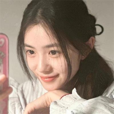 葡萄架下的女神